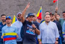 Presidente del Parlamento insta a bajar los colores políticos y subir el tricolor nacional