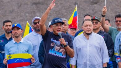 Presidente del Parlamento insta a bajar los colores políticos y subir el tricolor nacional