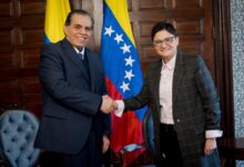 Orlando Maniglia presenta Copias de Estilo ante Cancillería colombiana