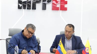 Venezuela y Colombia firman una acuerdo para reactivar la conexión eléctrica