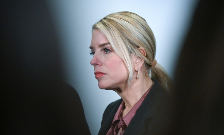 Trump evalúa destituir a Pam Bondi de la Fiscalía General, según CNN