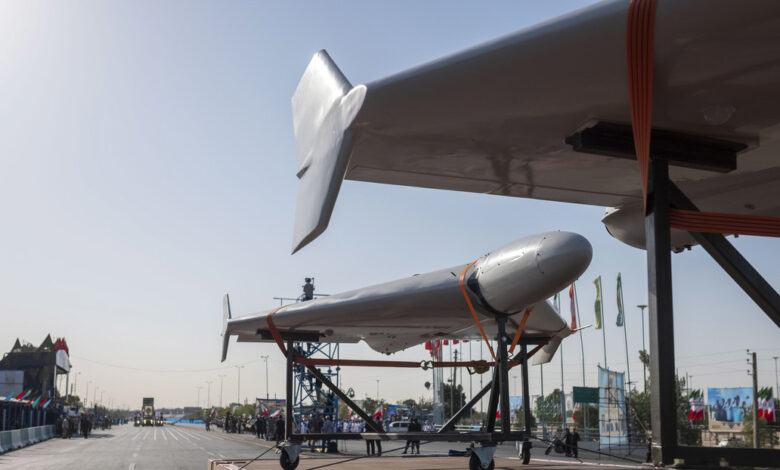 Irán ataca con drones varios buques militares de EE.UU. tras agresión contra su carguero