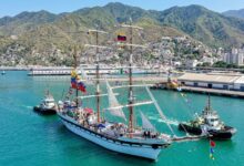 Buque escuela Simón Bolívar arribó a isla de Dominica