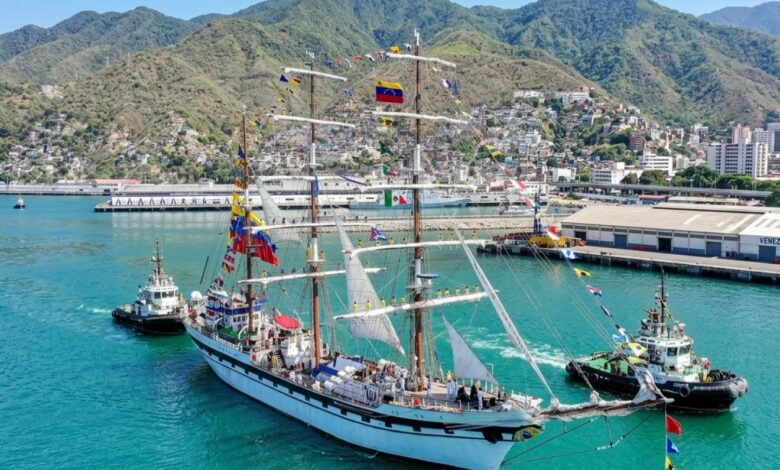 Buque escuela Simón Bolívar arribó a isla de Dominica