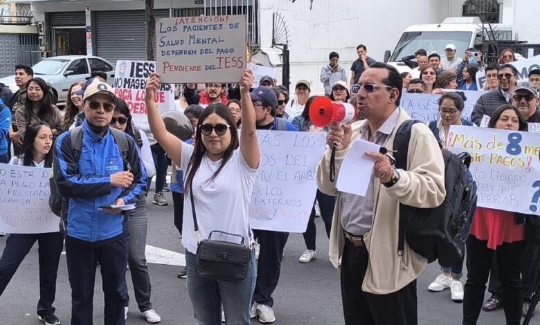 Protesta de médicos en Ecuador por crisis en la salud