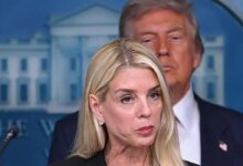 Trump destituye a la fiscal general de EE.UU., Pam Bondi