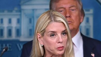 Trump destituye a la fiscal general de EE.UU., Pam Bondi