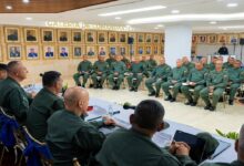 Ministro de Defensa impartió orientaciones estratégicas en visita a Base Aérea La Carlota