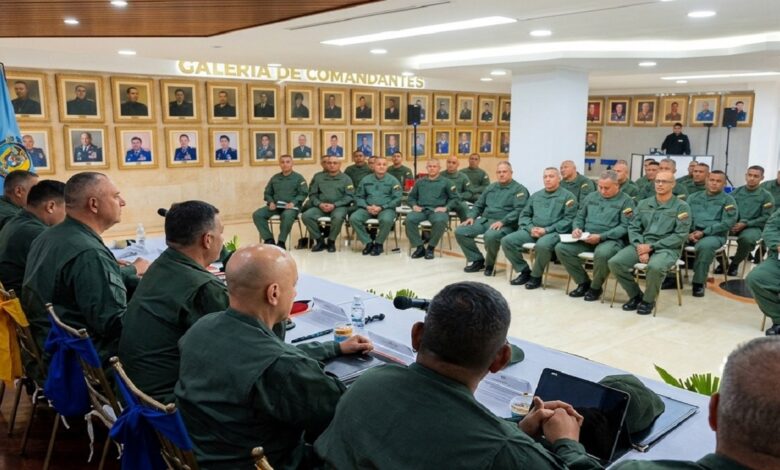 Ministro de Defensa impartió orientaciones estratégicas en visita a Base Aérea La Carlota