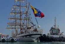 Buque Escuela Simón Bolívar iza sus velas hacia la Isla de Aves