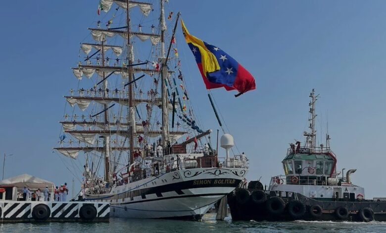 Buque Escuela Simón Bolívar iza sus velas hacia la Isla de Aves