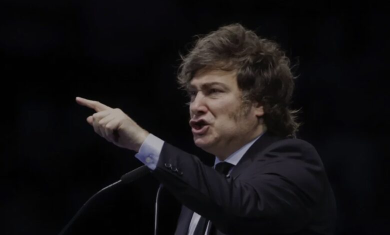 Presudente argentino Milei califica de "basuras" a periodistas