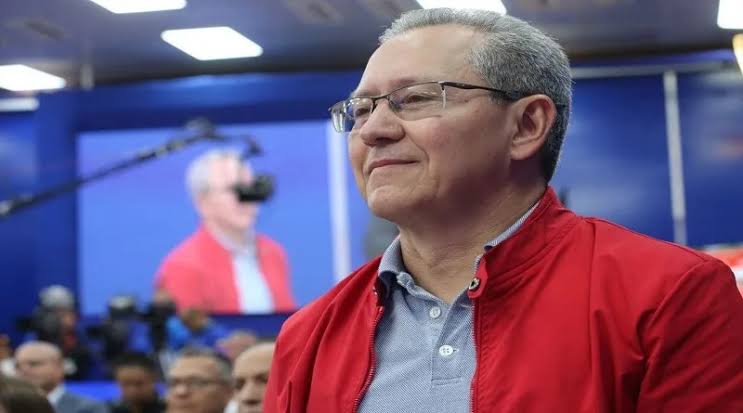 Julio León Heredia asume presidencia del Instituto Nacional de Hipódromos