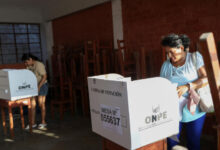 Fujimori y López Aliaga se posicionan para la segunda vuelta en presidenciales de Perú