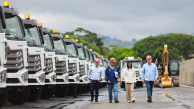 Presidenta (E) entrega compactadoras y maquinaria para atención de emergencias climáticas
