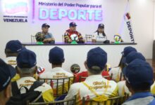 Gobierno venezolano entrega material de apoyo a glorias deportivas