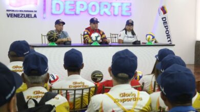 Gobierno venezolano entrega material de apoyo a glorias deportivas