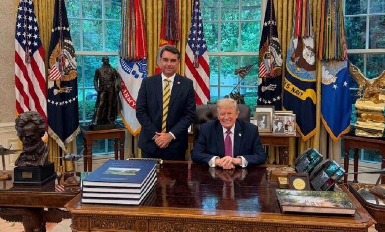 Trump recibe en la Casa Blanca a Flávio Bolsonaro: qué se sabe