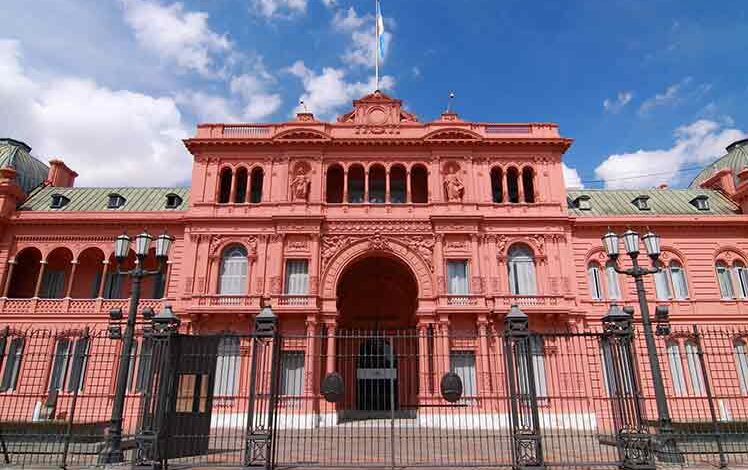 Argentina: Bajo nuevas restricciones regresan periodistas a la Casa Rosada