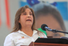 Ordenan investigar a expresidenta de Perú por lavado de activos