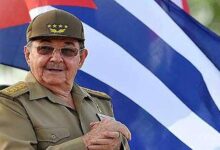 Ciudadanos cubanos defienden la Revolución y a su líder Raúl Castro