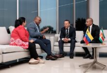 Canciller de Suriname de visita oficial en Caracas para fortalecer vínculos bilaterales
