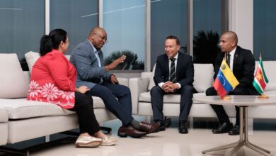 Canciller de Suriname de visita oficial en Caracas para fortalecer vínculos bilaterales