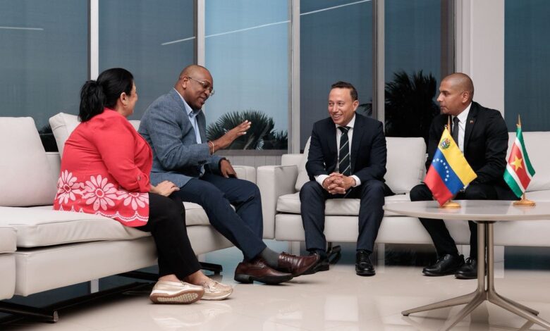Canciller de Suriname de visita oficial en Caracas para fortalecer vínculos bilaterales