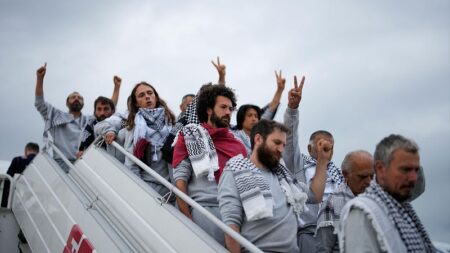 Llegan a Turquía activistas de flotilla para Gaza