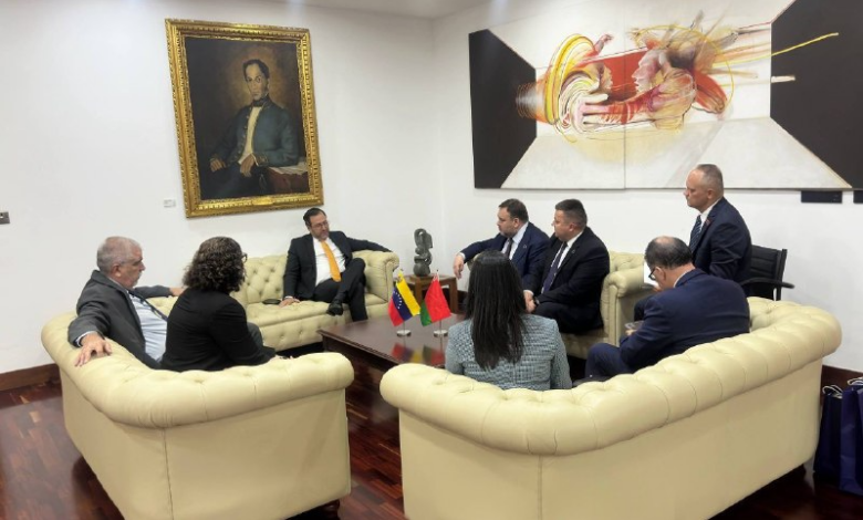 Venezuela recibe a delegación de Belarús para afianzar alianzas estratégicas