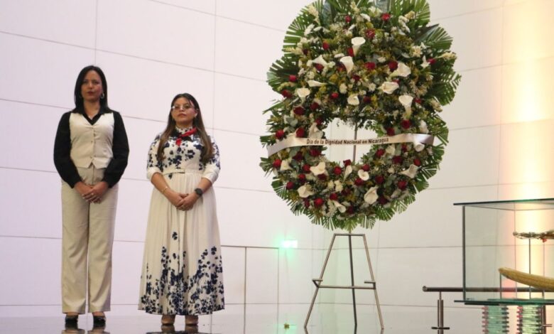 Conmemoran en Caracas Día de la Dignidad Nacional de Nicaragua con ofrenda a Bolívar