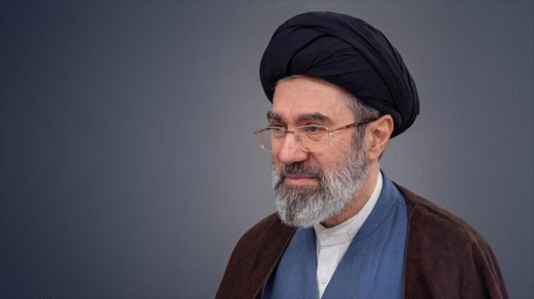 Líder de Irán concede indulto y conmuta penas de más de 2.000 condenados