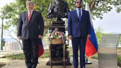 En Caracas con ofrenda ante busto de Alexandr Pushkin celebran Día de la Lengua Rusa