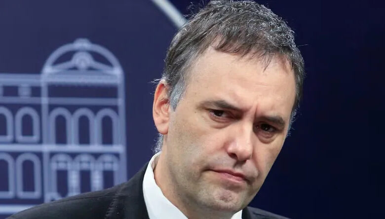 Renunció finalmente cuestionado jefe de Gabinete argentino