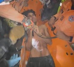 Rescatan a joven de 21 años tras 106 horas bajo los escombros