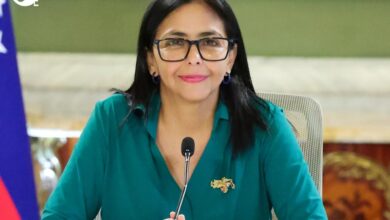 Presidenta (E) Delcy Rodríguez llega al país tras gira en la India y Türkiye