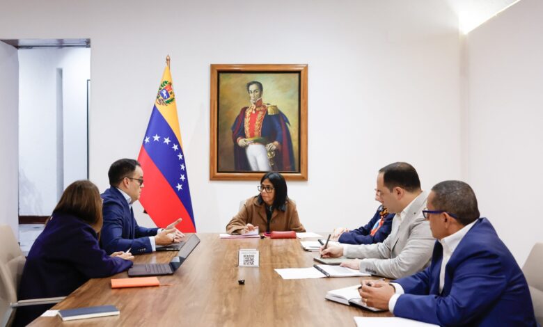 Mandataria (E) Delcy Rodríguez sostuvo reunión con equipo económico y el Motor Hidrocarburos