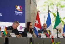 Coloquio “Patria es América”: Voces internacionales debaten legado de unidad continental en Foro Central