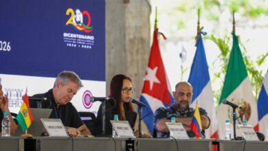 Coloquio “Patria es América”: Voces internacionales debaten legado de unidad continental en Foro Central