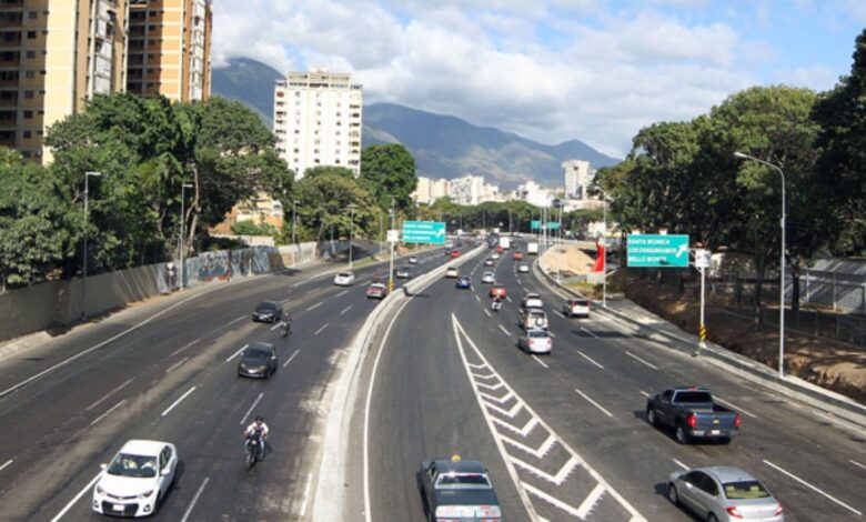 Autoridades restringen canales en Autopista Valle-Coche de Caracas para garantizar seguridad