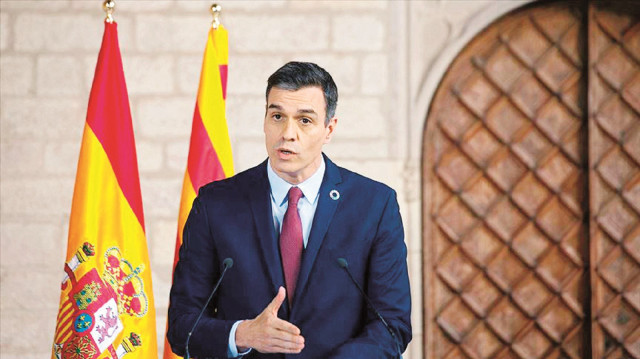 Sánchez defiende su gestión, oposición pide elecciones en España