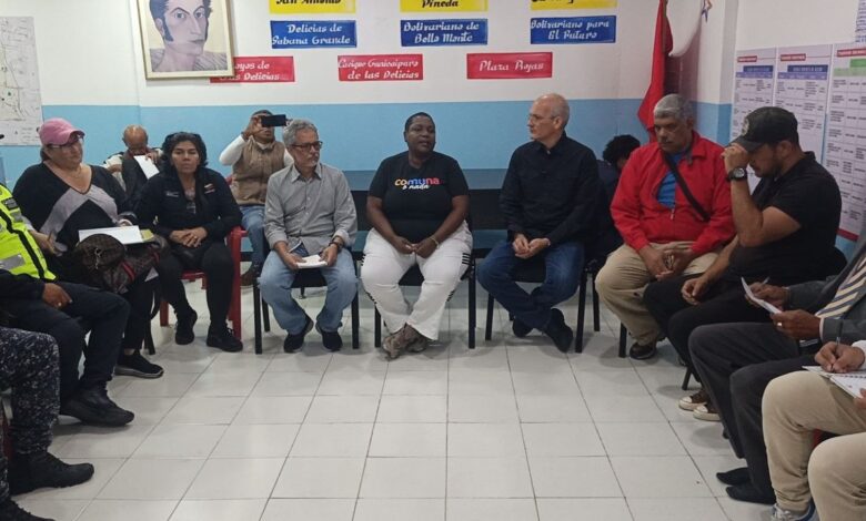 Menéndez: Comunas liderarán debate nacional para la reingeniería del Estado venezolano