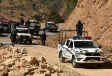 Policías y militares de Bolivia comienzan a desbloquear carreteras