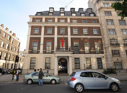 China exige a Londres que levante sanciones contra su empresas