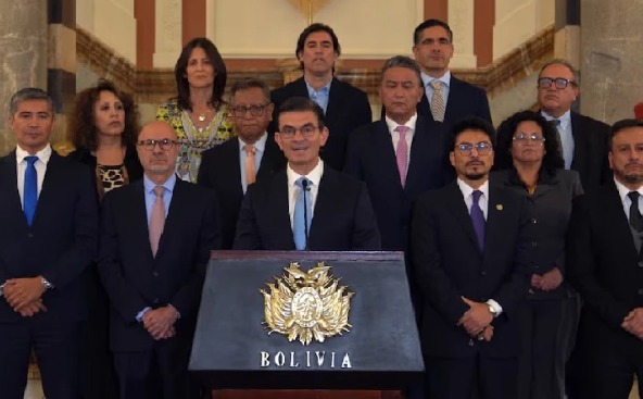 Crisis política en Bolivia: Renuncian ministros de Defensa y Educación en medio de protestas