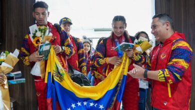 Retornan a Venezuela medallistas de oro en los juegos CAC 2026