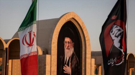 Delegaciones extranjeras rinden homenaje al Líder mártir de Irán