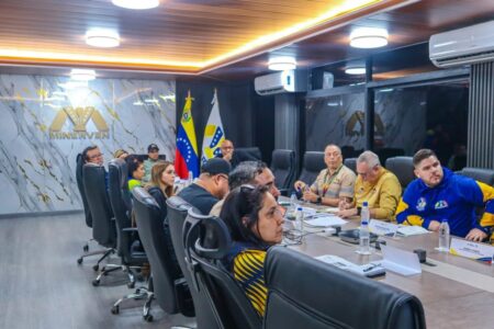 Ministro Héctor Silva fortalece planificación estratégica de Minerven para impulsar la producción aurífera