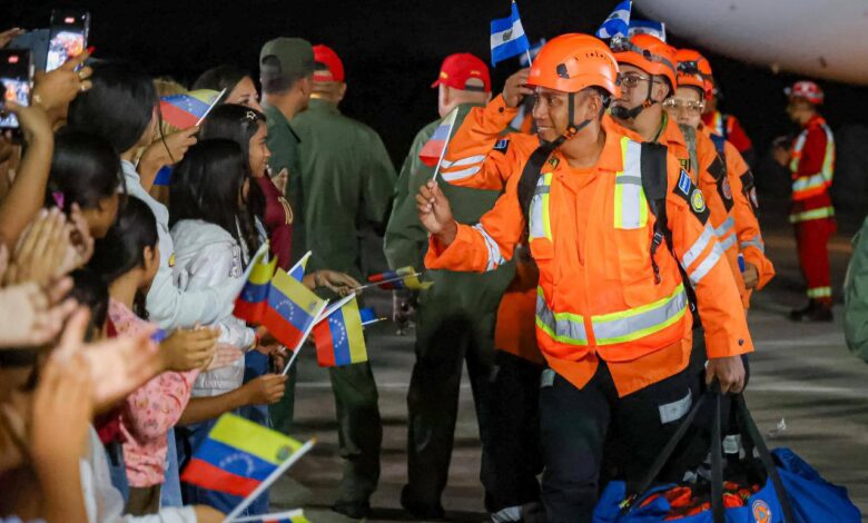Venezuela despide a 130 rescatistas de El Salvador que apoyaron en labores de rescate