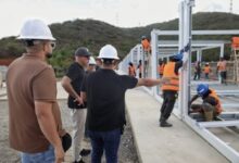 Jorge Rodríguez inspeciona instalación de campamentos unifamiliares